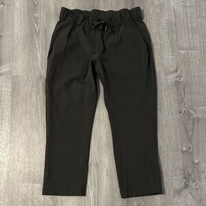 Lululemon Sz 6 On The Fly Crop‎ Casual Crop Dark Olive Drawstring Women’s Pants